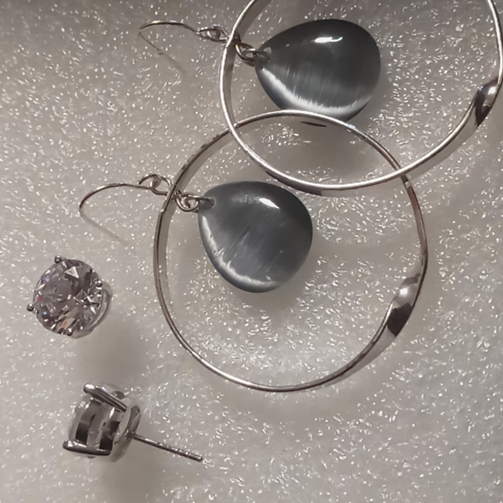 Elegant Silver and Gray Earrings Set